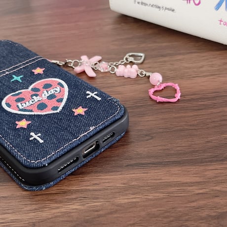 デニム手帳型 iphone14/13proケース 刺繡入り アイフォン12/11カバー シック 女子力アップ ハートアクセサリー付[M3378]