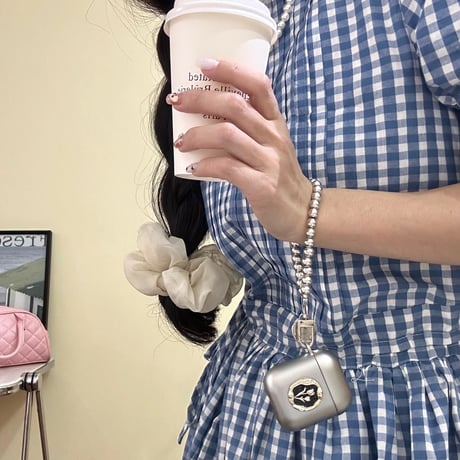 【Airpods 4】高級感 Airpodspro2/proケース  シルバー ストラップ付 Airpods3/2カバー 花デコ 可愛い ギフトに最適[M4135]