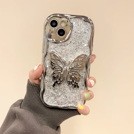 うねうねキラキラ iPhone15Pro/15カバー 蝶スタンド付 アイフォン14プロ/13mini/12promaxケース グリッター入り 便利 [M4245]
