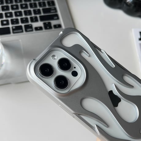 放熱 iPhone16pro/15promaxケース 透かし彫り iPhone14promax/13pro/12/11カバー 指紋防止 夏に人気[M4476]