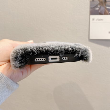 ふわふわファー iPhone15/15proケース ストーンデコカメラ 柔らかいiPhone14pro/13/12カバー 秋冬にピッタリ[M3692]