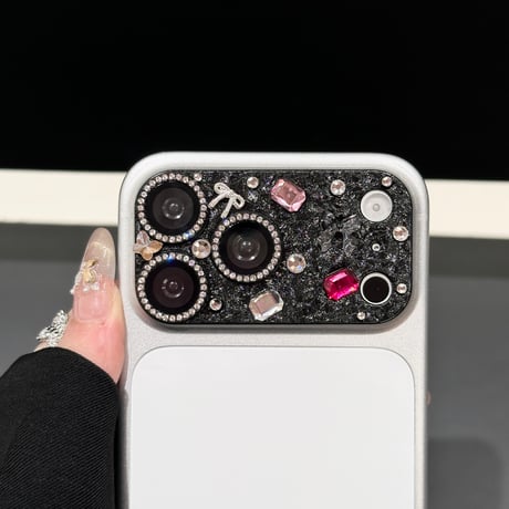 リボンとダイヤデコレンズカバー iPhone17ProMax/17Pro カメラレンズフィルム  金属製  おしゃれ  頑丈 キラキラ 耐久性耐衝撃 [M6506]