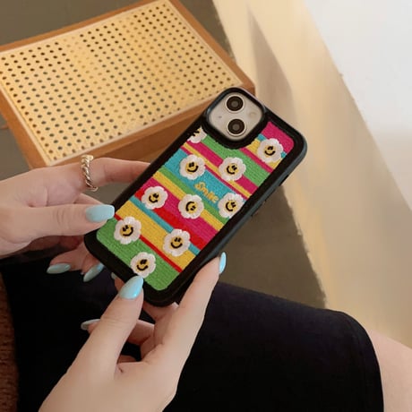 刺繡笑顔の花 iPhone15/14proケース 高級感 iPhone13/12proカバー 女子力アップ ギフトにおすすめ  [M3496]