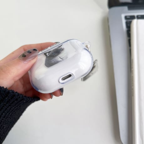 音楽を聴く猫  Airpods Pro2ケース   SAD SONG  airpods3カバー  可愛いアクセサリー付き かわいい  頑丈 ギフトにおすすめ [M2512]