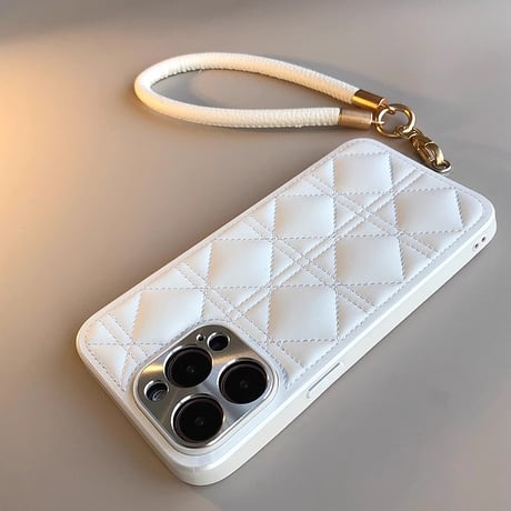 レザー菱形キルティング iPhone16/16Proケース ストラップ付 カメラ保護 iPhone15pro/14Proカバー エレガント 耐衝撃加工[M5004]