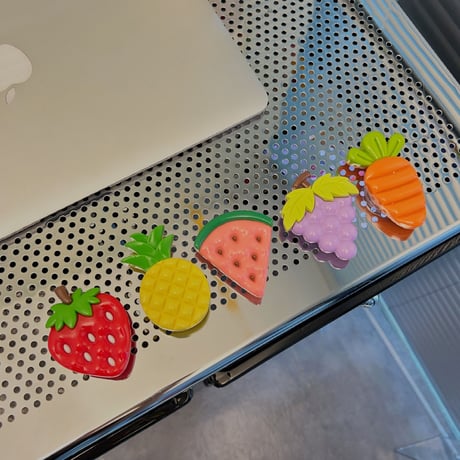 果物スマホグリップ スタンド イチゴ/スイカ/ブドウ/パイナップル/ニンジン かわいい 可愛い  ギフトにおすすめ[M3164]