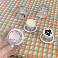 動くダイヤ入り スマホグリップ  花柄/リボン 可愛い マグネットタイプ  スマホスタンド キラキラ艶感 実用 女子力アップ プレゼントにおすすめ[M4423]