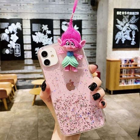 トロールズ人形 アイフォン13/12/11ケース  ラメ入り可愛いiphonexs/se2/8カバー 個性面白いおもちゃ ソフトクリアケース  ギフトM326