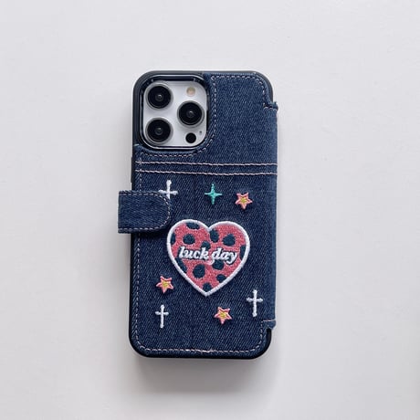 デニム手帳型 iphone14/13proケース 刺繡入り アイフォン12/11カバー シック 女子力アップ ハートアクセサリー付[M3378]