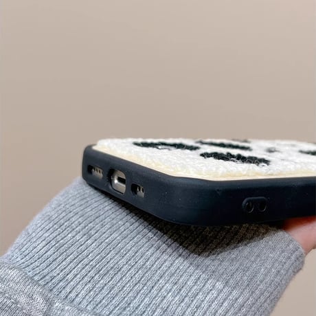 秋冬定番 iphone15/15proケース 刺繡入りモンスター iphone14/13/12/11カバー かわいい プレゼントにおすすめ[M3639]