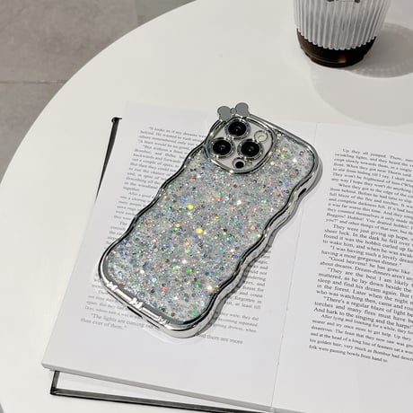 うねうねキラキラ iPhone16/16Proケース リボンデコ iPhone15Pro/14/13カバー グリッター入り 女子力UP [M4788]