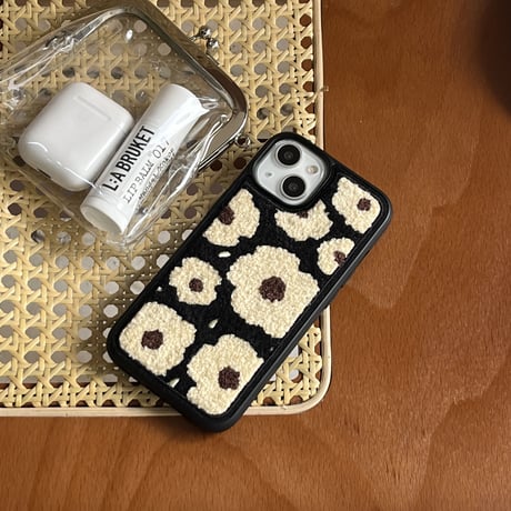 刺繡 花柄 iPhone15/15Proケース 秋冬トレンド iPhone14/13proカバー 高級感 ファッション [M3567]