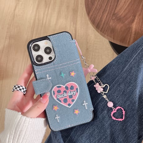 デニム手帳型 iphone14/13proケース 刺繡入り アイフォン12/11カバー シック 女子力アップ ハートアクセサリー付[M3378]