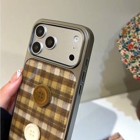 ボタン iPhone17Pro/17ケース チェック柄 iPhoneProMax/16Proケース  ハンドメイド  秋冬ファッション おしゃれ 耐衝撃[M5748]