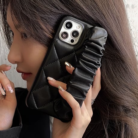 ベルト持ち手付 iphone13/13promaxケース  高品質 iphone12pro/11カバー  可愛い 黒色系 女子力アップ  手さわりいい頑丈M1033