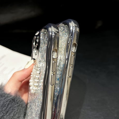 うねうねキラキラ iphone15/15proケース 可愛いストラップ付 アイフォン14/13pro/12/11カバー  高級感高品質 お洒落 ギフトにおすすめ  [M3944]