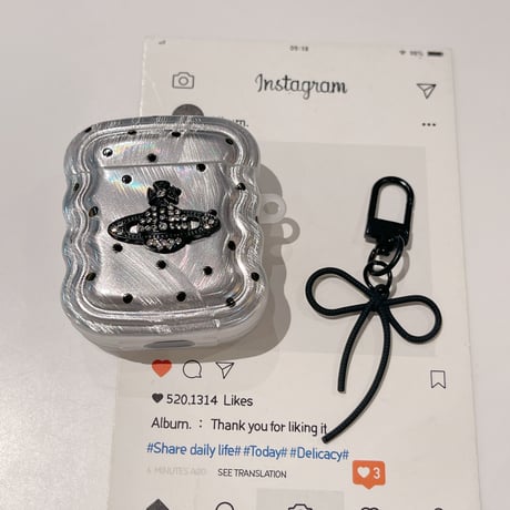 Airpods 4ケース うねうね 水玉模様 ビジューデコ AirpodsPro2/Pro1/第三世代カバー リボンチャーム めっちゃ可愛い[M4689]