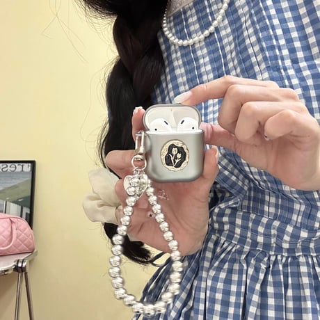 【Airpods 4】高級感 Airpodspro2/proケース  シルバー ストラップ付 Airpods3/2カバー 花デコ 可愛い ギフトに最適[M4135]