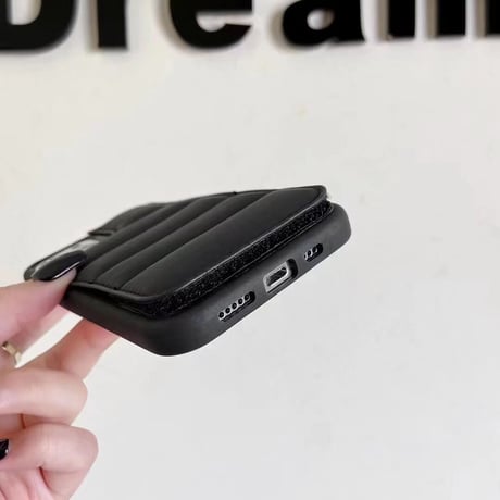 ダウンっぽい iphone15Pro/15promaxケース マジックテープ付きアイフォン14/13/12Proカバー 羽毛入り 冬人気  黒色系 男女兼用M269