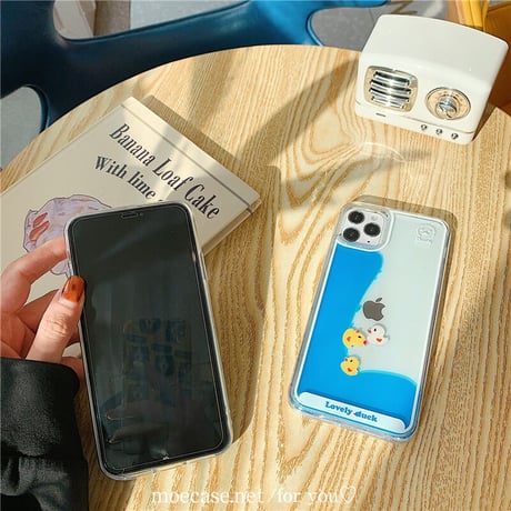 動く液体 アヒル iPhone14/15proケース 泳ぐダック アイフォン13/12/11カバー かわいい ストレス解消 ギフトにおすすめ [M2875]
