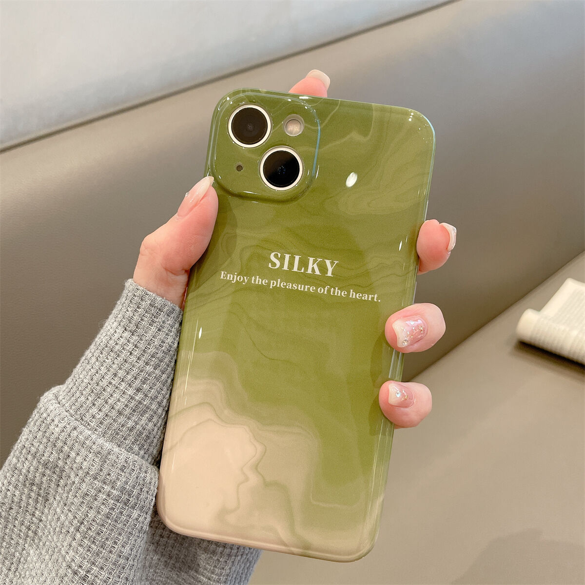 抹茶ラテ　グリーン大理石グラデーションiPhone13ケース　韓国　うねうね 抹茶ラテ グリーン大理石グラデーションiPhone13ケース 韓国