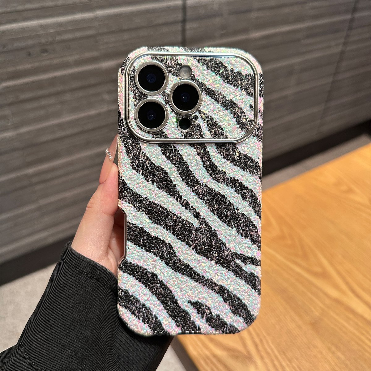 アニマル柄 iPhone17Pro/17ケース ヒョウ柄/ゼブラ柄 iPhone16Proma