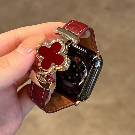 マグネット式 Apple watchバンド クローバー レザー アップルウォッチベルト  series11 10 98 7 6 SE3 SE2  Ultra3/ 2 高級感 耐久性ある[M6150]