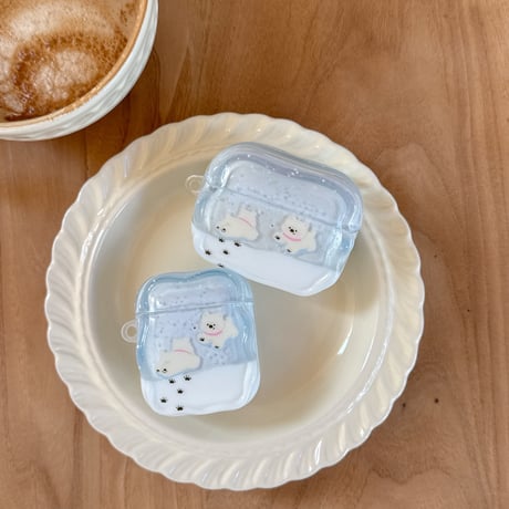 雪で遊ぶ犬 AirPodsPro3ケース ウエストハイランド犬キーホルダ Airpods4/3ケース  AirpodsPro2/Pro1カバー  可愛い プレゼントに最適[M5996]