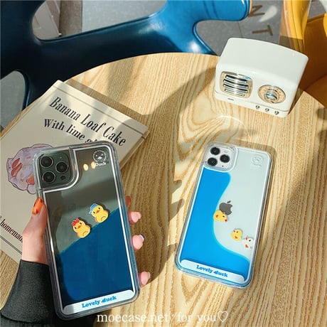 動く液体 アヒル iPhone14/15proケース 泳ぐダック アイフォン13/12/11カバー かわいい ストレス解消 ギフトにおすすめ [M2875]