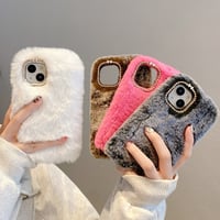 ふわふわファー iPhone15/15proケース ストーンデコカメラ 柔らかいiPhone14pro/13/12カバー 秋冬にピッタリ[M3692]
