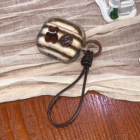熊ちゃんデコ AirPodsPro3ケース 皮ストラップ コーヒー豆 Airpods4/3ケース  AirpodsPro2/Pro1カバー  茶色 横縞模様 可愛い [M5942]