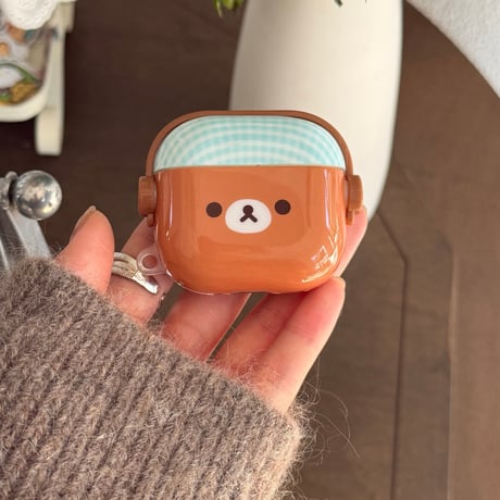 クマさん Airpods Pro3ケース スタンド機能付 Airpods4/3カバー pro2/pro1 可愛すぎ 便利  ペアお揃いコーデにおすすめ[M6089]