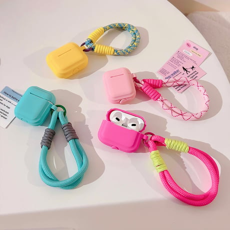 【Airpods 4】ストラップ付 AirpodsPro2ケース  シンプル風  airpods3カバー かわいい お揃い 全面保護 シリコン [M3579]