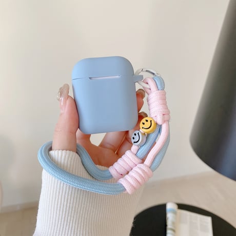 シリコン Airpods 4ケース 充電口カバー付 Airpods3/Pro2ケース airpodsproカバー にこちゃんストラップ付 丈夫 [M5134]