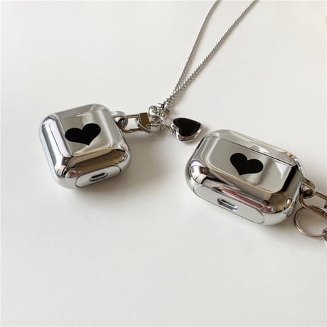 【Airpods 4】ハート柄 Airpodsproケース  airpodsケース  銀色 同系小物とチェーン付き 温度で色が変わるM294