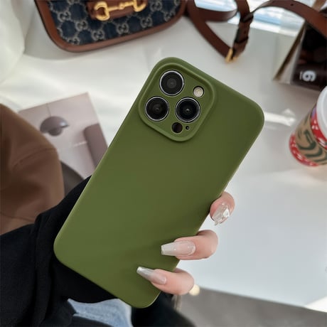 高品質シリコン iPhone15/15proケース 保護力強い iPhone14/13/12proカバー 耐久性あり シンプルコーデ 高級感[M3894]