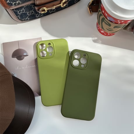 高品質シリコン iPhone15/15proケース 保護力強い iPhone14/13/12proカバー 耐久性あり シンプルコーデ 高級感[M3894]