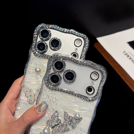 ジュエリーカメラカバー iPhone17Pro/17ProMaxケース 蝶々デコ iPhone17/Airカバー シェル風 キラキラ うねうね [M5735]