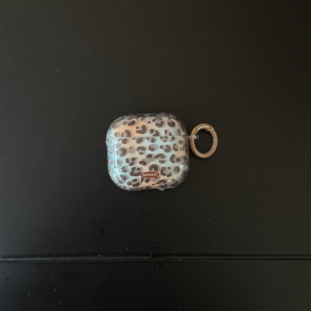 AirPods Pro 本体 ホワイト ヒョウ柄ケース付き AirPods Pro 本体 ホワイト ヒョウ柄ケース付き Airpodsケース