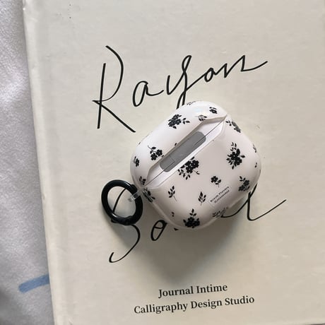花柄 Airpods4ケース 黒色バラ AirpodsPro2ケース airpods3/2ケース シック リング付き ギフトにおすすめ[M5429]