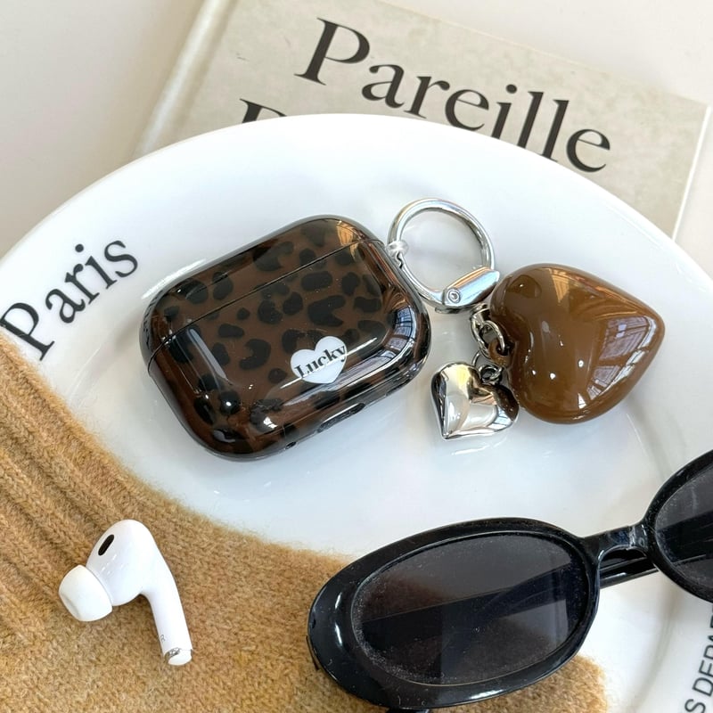 チョコレート色 Airpods 4ケース ヒョウ柄 ハートキーホルダー