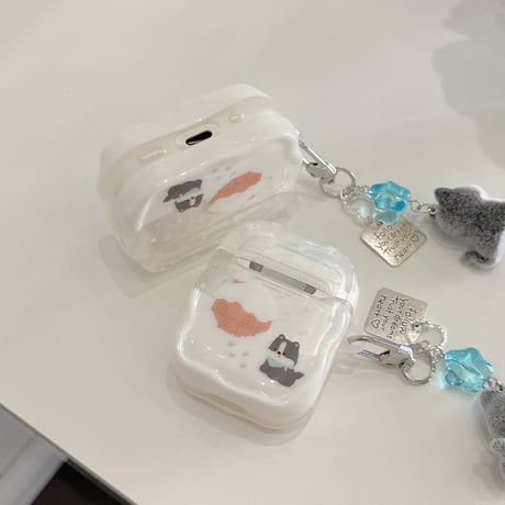 雪で遊ぶ犬ちゃん Airpods Pro3 ケース うねうね Airpods 4/3カバー  エアポッズプロ2  イヌキーホルダー 丈夫 [M6028]