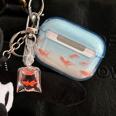 ニシキゴイ 観賞魚 Airpods４ケース めっちゃかわいい Airpods3/pro2カバー 錦鯉キーホルダー付 プレゼントにおすすめ 男女兼用[M4852]