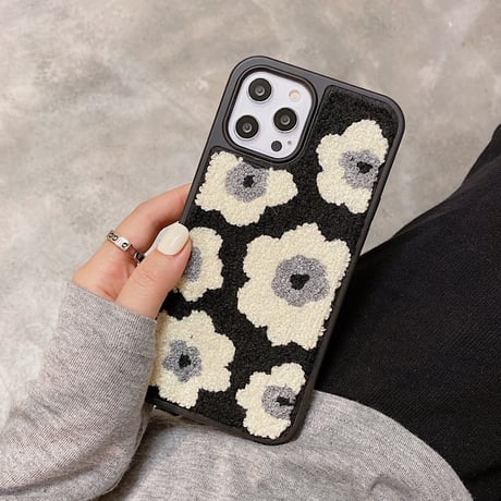 刺繍花柄 iphone13/13proカバー  黒白系 アイフォン12/11proカバー  可愛い 温かい  キュート SNS人気品 Girls向けM1332