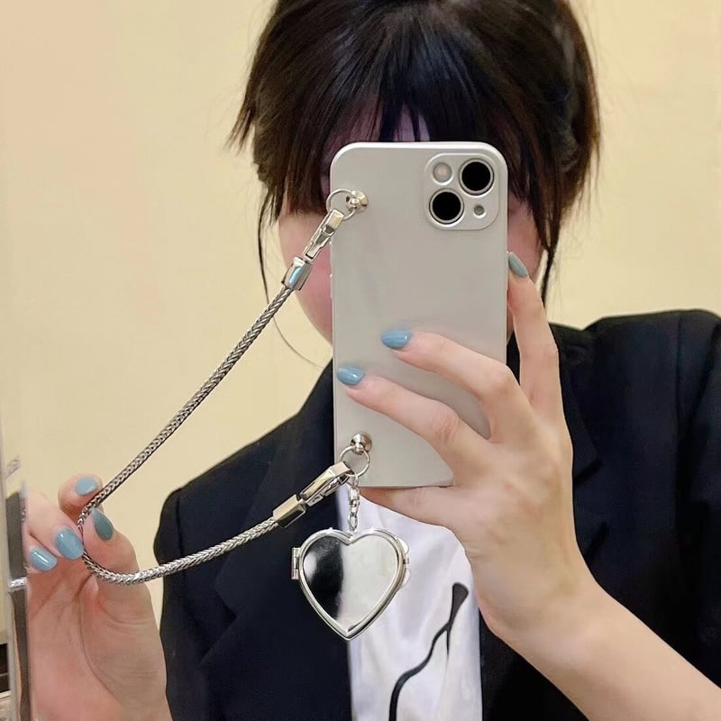 ハート型ミラーチェーン付 iphone14/13ケース シルバーカラー ハート型ミラーチェーン付 iphone14/13ケース シルバーカラー