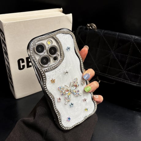 ジュエリー iphone16/16proケース  うねうね枠 ダイヤ蝶 iphone15pro/14/13proケース 高級感 女子力高い [M5031]