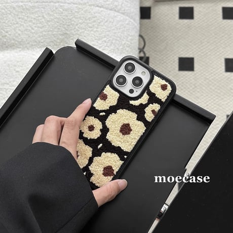 刺繡 花柄 iPhone15/15Proケース 秋冬トレンド iPhone14/13proカバー 高級感 ファッション [M3567]