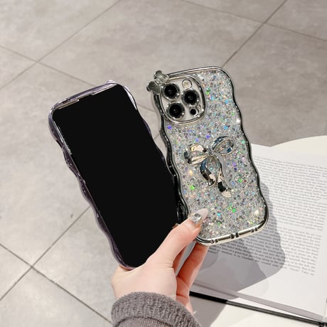 リボン iPhone16pro/16ケース うねうね グリッター iphone14/13pro/12proカバー 女子力アップ キラキラ おしゃれ[M4896]