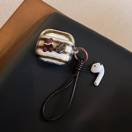 熊ちゃんデコ AirPodsPro3ケース 皮ストラップ コーヒー豆 Airpods4/3ケース  AirpodsPro2/Pro1カバー  茶色 横縞模様 可愛い [M5942]