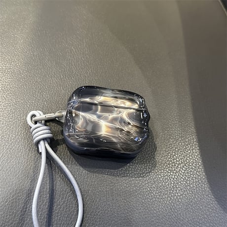 おしゃれ Airpods Pro3ケース 波紋  Airpods4/3ケース 半透明 艶感 AirpodsPro2/Pro1カバー ストラップ付き 暈し染めグレー [M5697]